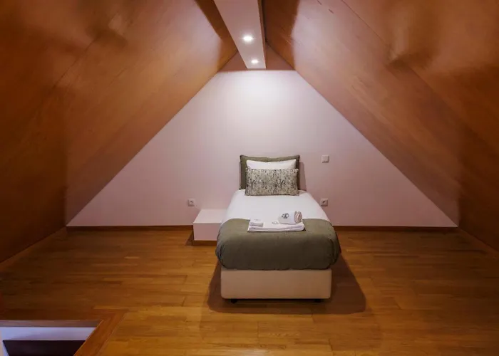 Guest house The Luxury And Nature Retreat With Pool, Jacuzzi & Bbq Arcos de Valdevez