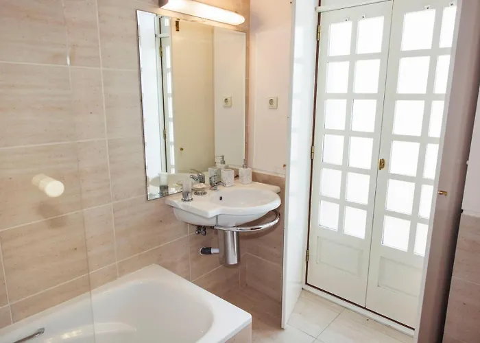 בית הארחה The Luxury And Nature Retreat With Pool, Jacuzzi & Bbq ארקוס דה ואלדבז